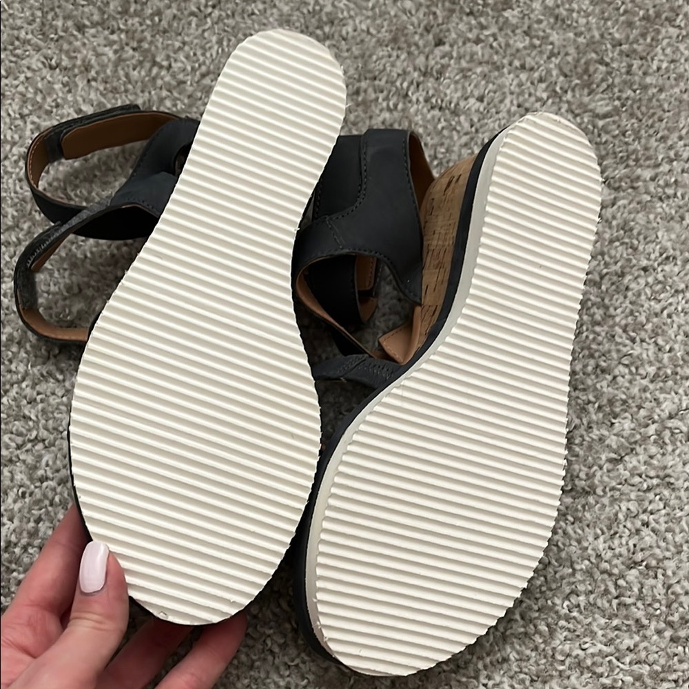Women's Strappy Wedge Sandals - Picture 4 of 6